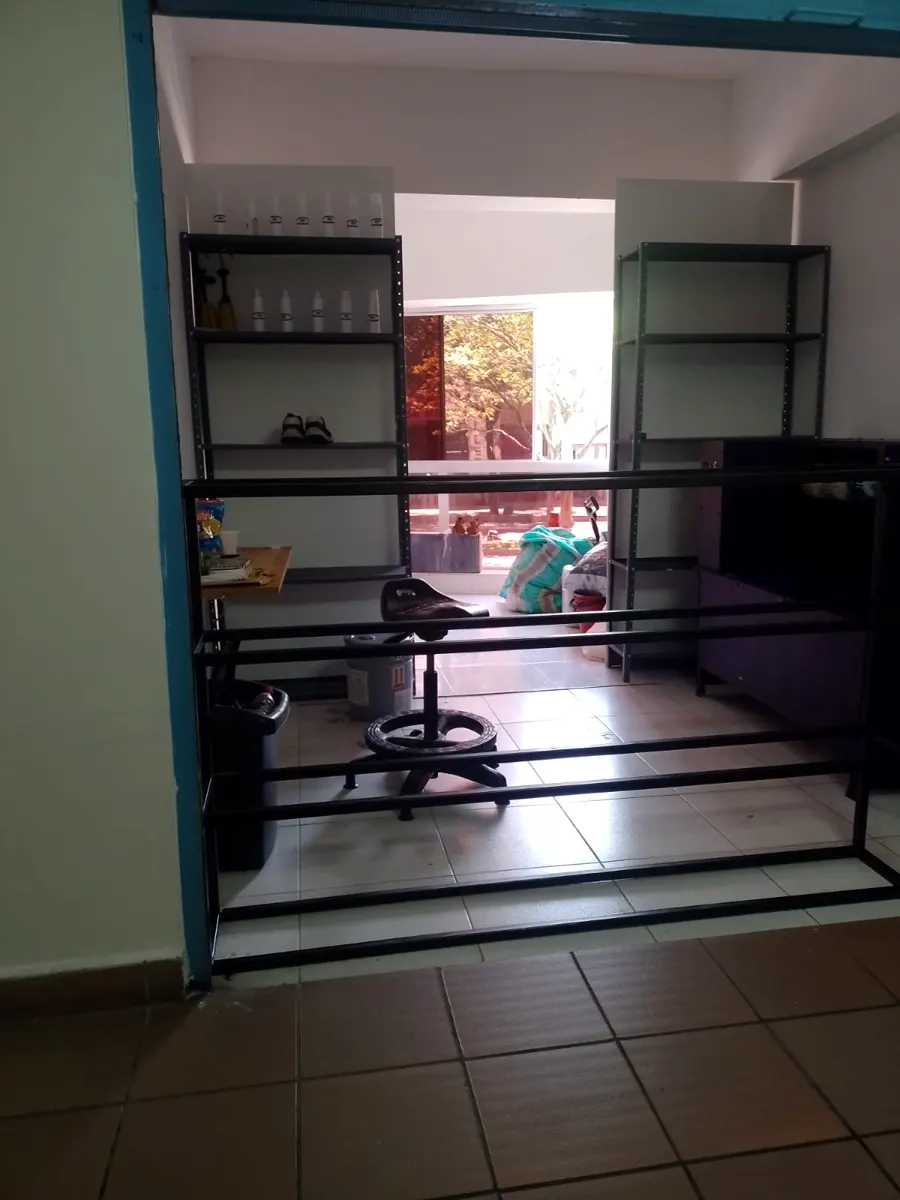 Taller de OBLO con mesas de trabajo